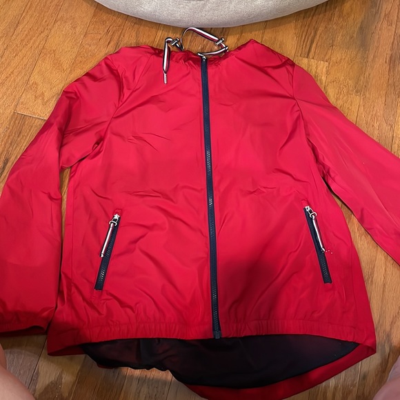 Tommy Hilfiger Woman’s Windbreaker with Hood Red Full Zipper Pockets Lightweight - Picture 15 of 16